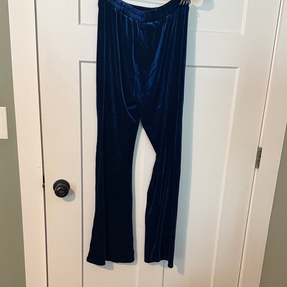 VENUS Midnight Blue Velvet Robe Set - Picture 2 of 3